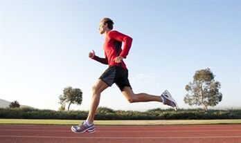 Alergatul este un exercițiu excelent pentru a îmbunătăți potența unui bărbat. 