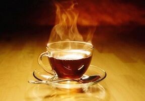Băutură parfumată pe bază de ceai, miere și vodcă pentru a întări puterea masculină