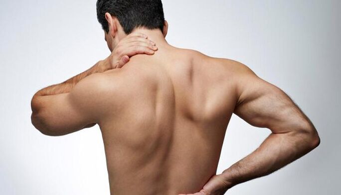 Hernia intervertebrală se manifestă ca durere de spate și contribuie la deteriorarea potenței